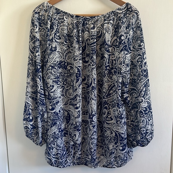 Liz ClaiborneVGUC blue/white semi sheer pull on top, elastic neck waist sleeves - Picture 7 of 7